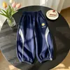 Calças compridas para meninos para primavera e outono, roupas infantis, calças de moletom patchwork para bebês meninas, calças esportivas de outono para crianças maiores, modernas