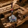 Estilo étnico chino joyería de aleación elefante auspicioso colgante de llavero para hombres y mujeres pequeño accesorio decoración venta al por mayor