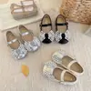 Sapatos Mary Jane de princesa para meninas com laço de strass, novo estilo coreano primavera/outono 2026, sapatilhas versáteis de sola macia para uso externo