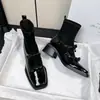 Botas Meia Quadradas Retrô com Laço Elástico Emagrecedoras Estilo Mary Jane 2026 Outono/Inverno Botas de Cano Curto Emagrecedoras com Salto Grosso Femininas