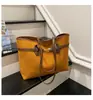 Bolso de Hombro Grande de Alta Gama para Viajes Invierno 2025 Nuevo Bolso Tote Retro para Mujer Bolso de Hombro a la Moda