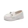 Zapatos casuales simples de cuero estilo británico para niñas 2026 primavera-verano nuevos mocasines para niños de suela blanda zapatos versátiles de moda
