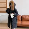 Abrigo Largo de Plumas de Moda de Gama Alta con Cuello de Piel de Mapache para Mujer 2026 Invierno Bolsillo Grande Cintura Ajustable Chaqueta de Trabajo por Encima de la Rodilla