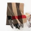 Bufanda de Lana Personalizada con un Toque de Lujo, Versátil para Hombres y Mujeres, Engrosada para Otoño e Invierno, Nueva Bufanda Cálida para el Cuello con Parches de Cuadros