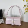 Bolsa estilosa de um ombro sob o braço estilo baguete popular este ano cores contrastantes casual 2026 novo estilo moderno simples moda francesa bolsa transversal