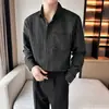 Ropa para hombre madura y sofisticada: Estilo coreano, marca de lujo ligera, camisa casual, camisa de manga larga a rayas verticales de alta gama, prenda de abrigo