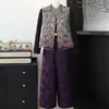 Nueva colección de otoño para mujer estilo chino: chal morado, pantalones rectos de jacquard otoño/invierno 2026, y un conjunto de tres piezas de estilo chino tradicional