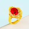 Temperamento europeo y americano imitación natural turmalina roja paloma anillo de oro arena abierta imitación de oro de 18K imitación de anillo de rubí para mujer