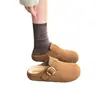 Sapatos femininos versão couro de vaca outono e inverno novo estilo europeu bico redondo couro fosco fivela de lã e pelo sola grossa chinelos de bico fechado