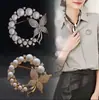 Broche Corazón de Perla de Diseño Único 2025 Nuevo de Moda Otoño e Invierno Corsage Pin Exquisito para Mujer Coreana Accesorios