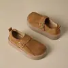 Estilo Coreano Otoño/Invierno 2026 Nuevos Zapatos Individuales Birkenstock de Suela Gruesa Color Marrón Retro Cómodos Versátiles Aumentan la Altura También Pueden Ser Usados por Personas Bajas