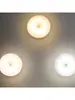 Luz Nocturna Redonda Recargable con Sensor de Movimiento Corporal Inteligente, Sin Necesidad de Cableado, Lámpara de Mesita de Noche para Dormitorio, Luz LED Dura Creativa