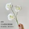 Materiais florais em tons de branco para salões de casamento, móveis para vitrines, adereços de flores de seda para decoração suave, arranjos de flores, marcadores de corredor, buquês artificiais atacado