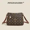 Bolsa de Ombro Feminina Estilo Novo com Textura Simples, Design de Monograma Tendência, Fashion para Todas as Estações, Bolsa de Ombro para Senhoras de Meia-Idade, Transfronteiriça
