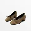En stock Versión de piel de cordero~ Puntera redonda Bailarinas con lazo 2026 Nuevas Tacón grueso Zapatos de un solo color Estilo coreano para mujer Suela suave Zapatos pequeños de piel