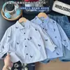 Ropa infantil para niños colección otoño 2026, camisa a rayas de manga larga con bordado de dibujos animados para niños, camisa estilo coreano venta al por mayor y dropshipping