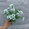 7 Tenedores 20 Cabezas Margarita Pequeña Simulada Pinza de Cangrejo Crisantemo Flor de Seda Arreglo Floral para el Hogar Decoración de Carretera Accesorios para Fotografía Flor Artificial Mayoreo