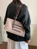 Bolso de hombro tipo tote grande transfronterizo para mujer, un bolso de mano elegante y versátil, con un diseño retro de gamuza
