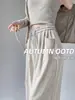 Calça bege off-white cor de arroz para mulheres, nova coleção de outono 2026, estilo popular 2026, com caimento fluido, adequada para baixinhas, calça casual de perna reta e larga
