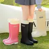 Exportación transfronteriza de botas de lluvia de caña alta, zapatos de agua de alta gama estilo coreano, botas de goma impermeables y antideslizantes de moda para mujer