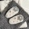 Nuevo Pasador de Pelo Elegante de Felpa con Copos de Nieve Otoño e Invierno Diseño de Nicho de Gama Alta Único y Hermoso Exquisito Pasador de Pelo de Felpa