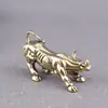 Figurita de Toro Pequeño Zodiaco de Wall Street de Latón Macizo - Toro Propicio para Decoración del Hogar, Mascota de Té, Adorno Artesanal de Escritorio