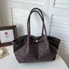 Bolso tote grande de leopardo retro para mujer, bolso de hombro simple de piel suave con un amuleto de felpa, adecuado para ir al trabajo y para uso casual