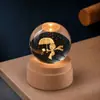 Madera Maciza Bola de Cristal Giratoria Luz de Noche Cielo Estrellado Adorno de Escritorio Creativo Artesanía Temporada de Graduación Regalo Personalizado