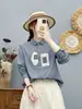 Colección Otoño 2026: Camisa larga de estilo japonés, juvenil y chic, con retazos a cuadros y detalles bordados, un top casual para mujer