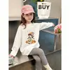 Camiseta básica para meninas para primavera e outono de 2026, modelo novo, blusa interna infantil super estilosa, camiseta de algodão puro de manga longa para crianças maiores
