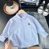 2026 Novo Estilo Primavera Roupas Infantis Camisa Oxford de Manga Longa Lisa Listrada para Meninos Camisas para Meninos Atacado