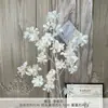 Nieve Artificial en el Techo con Flores Falsas, Cerezos Artificiales, Paisajismo con Flores Artificiales, Decoración de Salón de Bodas, Arreglo de Escena con Flores Artificiales