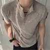 Estilo Old Money Camiseta de Verano para Hombre con Media Cremallera y Mangas Cortas, Corte Delgado, Ceñida en la Cintura, Aspecto Musculoso, Atuendo Material de Marido, Manga Corta con Puño