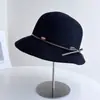 Chapéu de Pescador Minimalista Estilo Commuter Grande na Frente e Pequeno Atrás para Mulheres, Chapéu de Palha de Verão com Proteção Solar e Laço Fino de PU, Chapéu de Sol