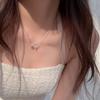 Collar con colgante de corazón para mujer, estilo primavera-verano, con combinación de blanco, estilo avanzado, con diseño de lazo de lujo ligero y nicho, cadena de clavícula.