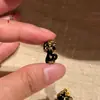 Tienda de Oro Puzuo Mismo Estilo Arena Dorada Accesorios DIY Colgante de Gato Negro Pequeño Cadena para Clavícula Diseño Dulce y Fresco para Novia