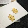 Pendientes de Acero Inoxidable de Cinco Pétalos Exagerados de Lujo Ligero de Nicho Retro Desgastados con Líneas Nuevos Versátiles de Venta Caliente Transfronterizos Europeos y Americanos