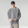 Moletom de manga longa com gola redonda para homens, novo estilo outono 2026, color blocking estilo americano com design de costura aparente, top casual texturizado