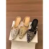 Primer Encuentro Temporada Pañuelo Francés Elegante Zapatillas de Casa Ropa de Abrigo para Mujer 2026 Otoño Nueva Llegada Mules Puntiagudos