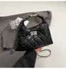 Bolso Pequeño de Bordado Acolchado de Moda para Mujer 2026 Nuevo Bolso Cruzado Versátil con Cadena Bolso de Mano Exquisito de Nicho para Salidas
