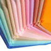 Papel Grueso Impermeable Mate al por Mayor Empaque para Flores Papel Liso Coreano Película Perlada Papel de Miel Papel de Envoltura para Ramos con un Toque de Lujo