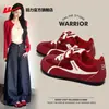Zapatos de meter y sacar para mujer, nuevo modelo popular 2026, zapatillas de entrenamiento rojas alemanas para mujer, zapatillas deportivas de suela blanda, tenis casuales versátiles