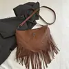 Bolsa Grande Retrô Europeia e Americana com Rebites para Mulheres, Nova Moda Bolsa de Ombro para o Dia a Dia com Franjas, Bolsa Transversal de Ombro Único de Grande Capacidade, Tendência