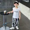 Conjunto de Verão Sem Mangas para Meninos 2026 Novo Estilo Coreano Roupas Infantis Frescas Colete para Meninos Calças Anti-Mosquito Roupas Infantis