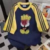 Camiseta Corta de Manga Corta con Estampado de Letras de Dibujos Animados de Marca Tendencia Retro Americana para Mujer Verano Top Holgado con Empalme de Color Contrastante de Tres Rayas