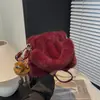 Bolso tote tipo cubo peludo transfronterizo para mujer, nueva colección otoño/invierno 2026, lindo bolso de peluche cruzado, bolso de felpa versátil
