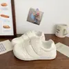 Tênis fofos e macios estilo coreano com velcro para mulheres, novidade outono 2026, nicho versátil casual, sapatos brancos