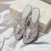 Sandálias de Dedo Estilo Boho com Salto Agulha para Mulheres Moda Verão 2026 Chinelos com Strass para Uso ao Ar Livre