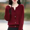 Cardigan Tricot Feminino Gola V Pequena Botão Colorido Exquisito Garça Almofada Branca Roupa de Exterior 2026 Único Super Bonito Estilo Novo de Primavera Agulha