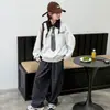 Conjunto de Sudadera Otoñal Estilo Universitario para Niñas 2026 Nuevo Elegante Pantalones de Cuadros Scimitar para Niños Medianos y Grandes Ropa de Otoño de Dos Piezas
